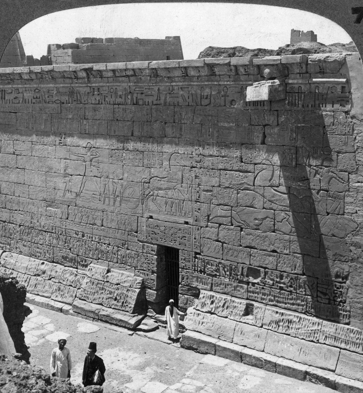 Szenen von Schlacht und Jagd, in eine Wand in Medinet Habu, Theben, Ägypten, geschnitzt, 1905 von Underwood and Underwood