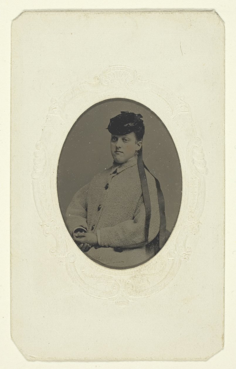Ohne Titel (Porträt einer Frau mit Hut) von Unknown
