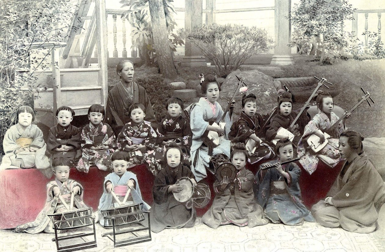 Japanische Kinder spielen Musik, Ende des 19. Jahrhunderts von Unknown artist