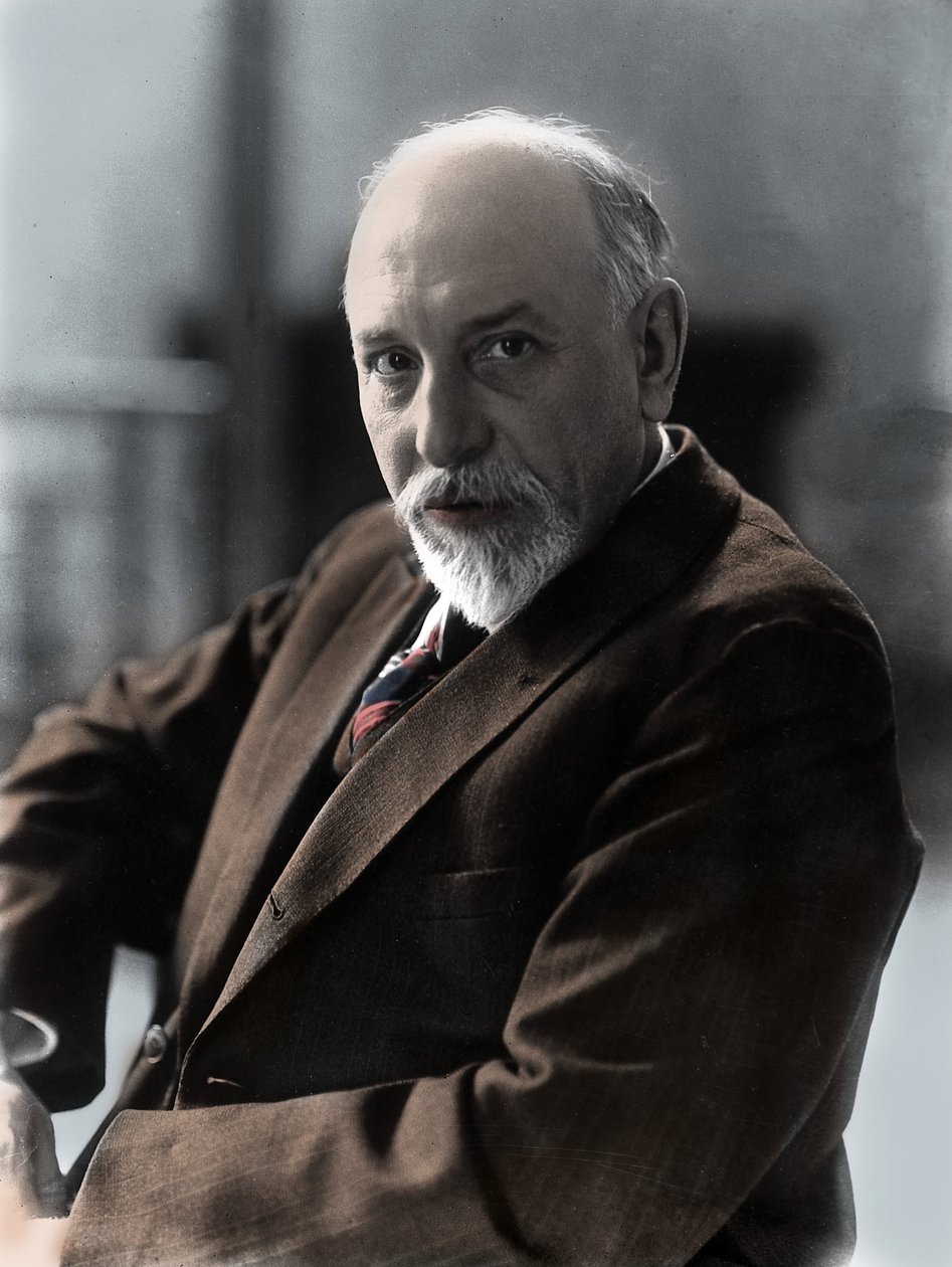 Porträt des italienischen Schriftstellers Luigi Pirandello um 1920. von Unknown Artist