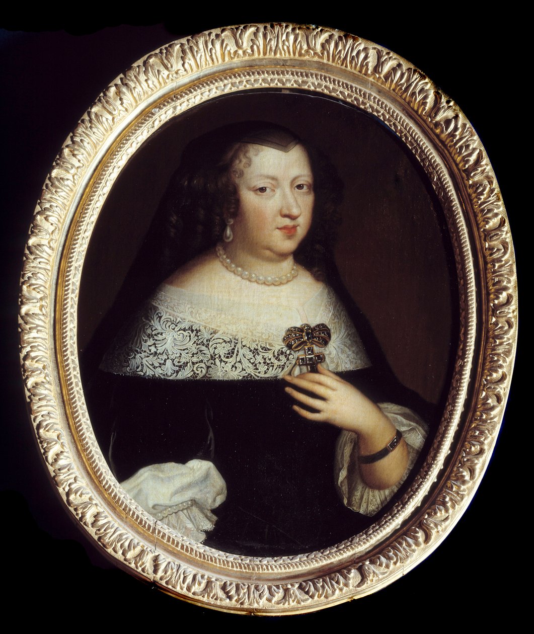 Porträt von Anna von Österreich (1601-1666), Königin von Frankreich. Sie trägt Perlenjuwelen, einen Anhänger mit Edelstein in Kreuzform und ein Armband am linken Handgelenk. Anonymes Gemälde von Unknown artist