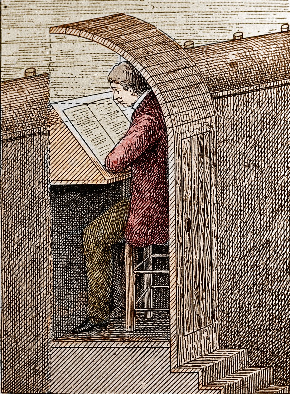 Der Souffleur in seinem Loch. Ein Theatersouffleur hilft Schauspielern, sich an ihren Text zu erinnern, wenn sie auf der Bühne stehen. Hier ist er in seinem „Loch“ dargestellt, einer Öffnung an der Vorderseite der Bühne, die dem Publikum verborgen bleibt.  von Unknown artist