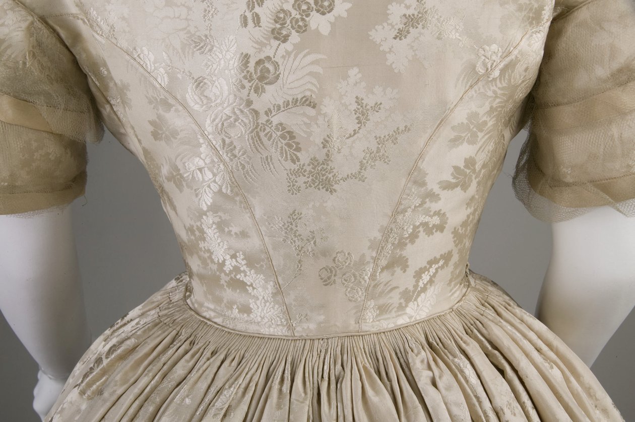 Hochzeitskleid (Rückendetailansicht der Taille) von Unknown artist