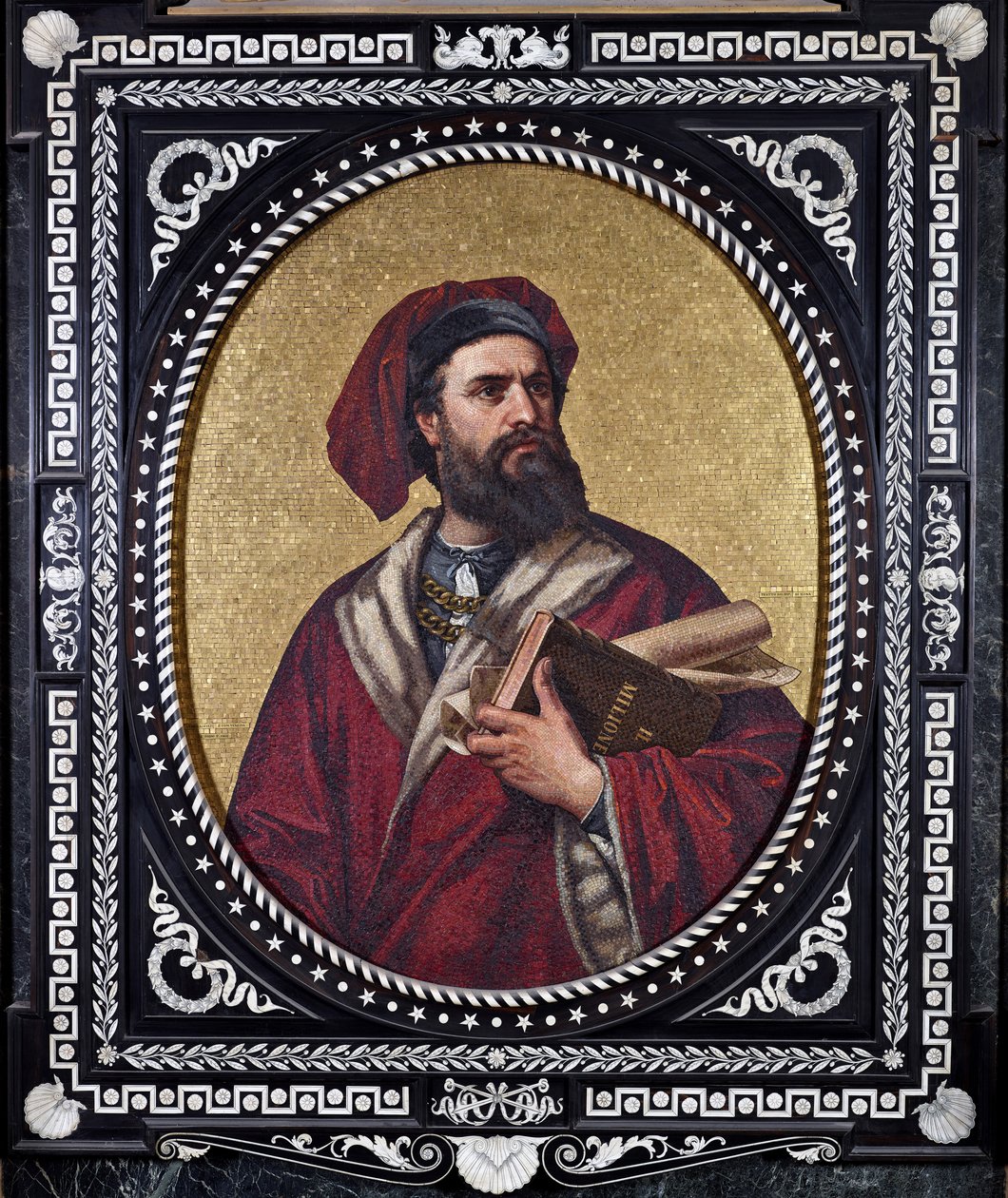 Der venezianische Entdecker Marco Polo hält unter seinem Arm das Werk 