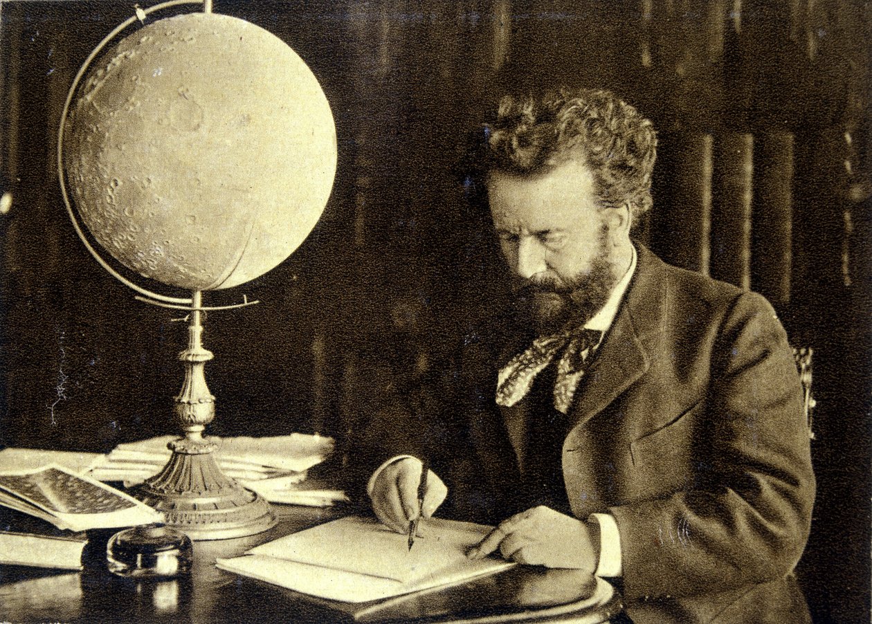 Camille Flammarion an ihrem Arbeitstisch von Unknown photographer