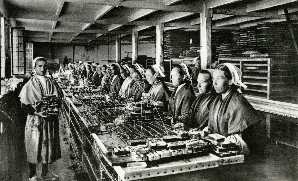 Sardinenkonservierung, Sardinenindustrie, Finistère, Bretagne von Unknown photographer