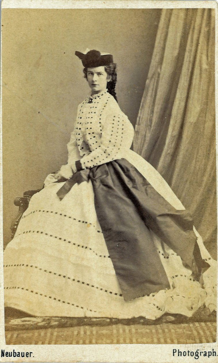 Elisabeth, Kaiserin von Österreich und Königin von Ungarn (24. Dezember 1837 – 10. September 1898) (Foto) von Unknown photographer