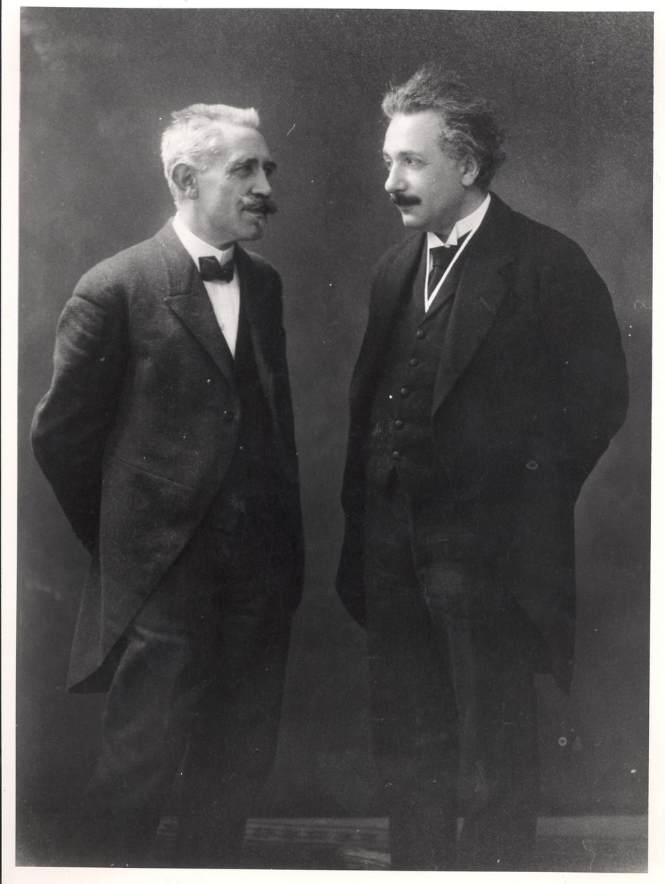 Paul Langevin und Albert Einstein von Unknown photographer