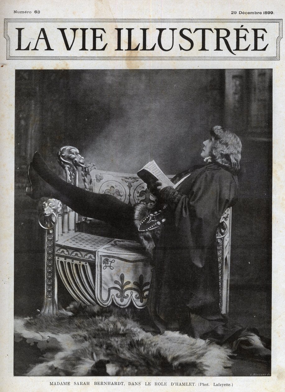 Sarah Bernhardt (1844-1923) in der Rolle des Hamlet von Shakespeare - Titelblatt des Illustrierten Lebens von 1899 von Unknown photographer