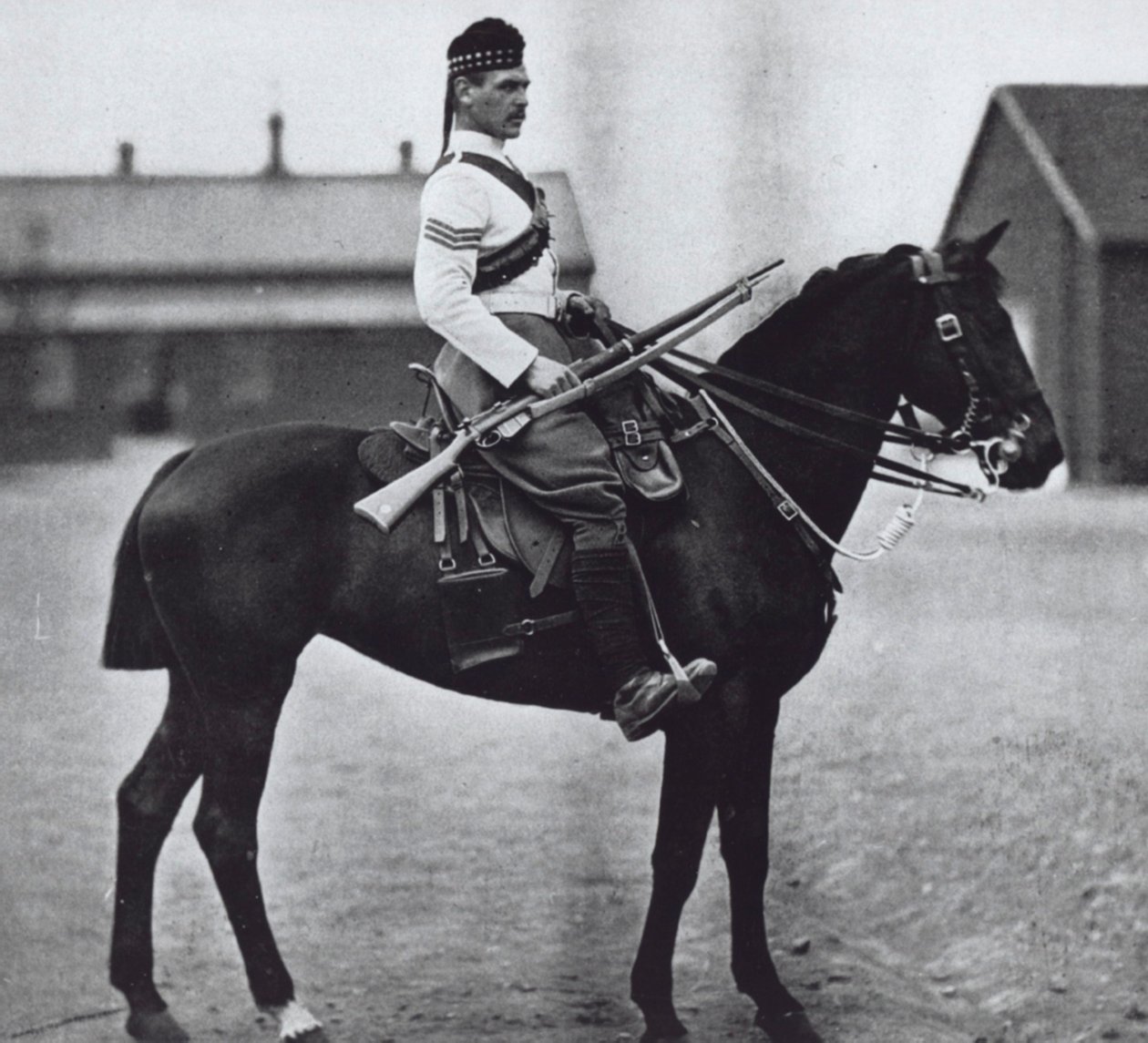 Sergeant der 92nd Gordon Highlanders, ausgerüstet als berittener Infanterist von Unknown photographer
