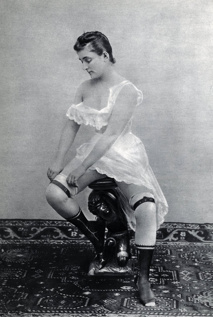 Frau in Unterwäsche (Deshabille) um 1885 von Unknown photographer