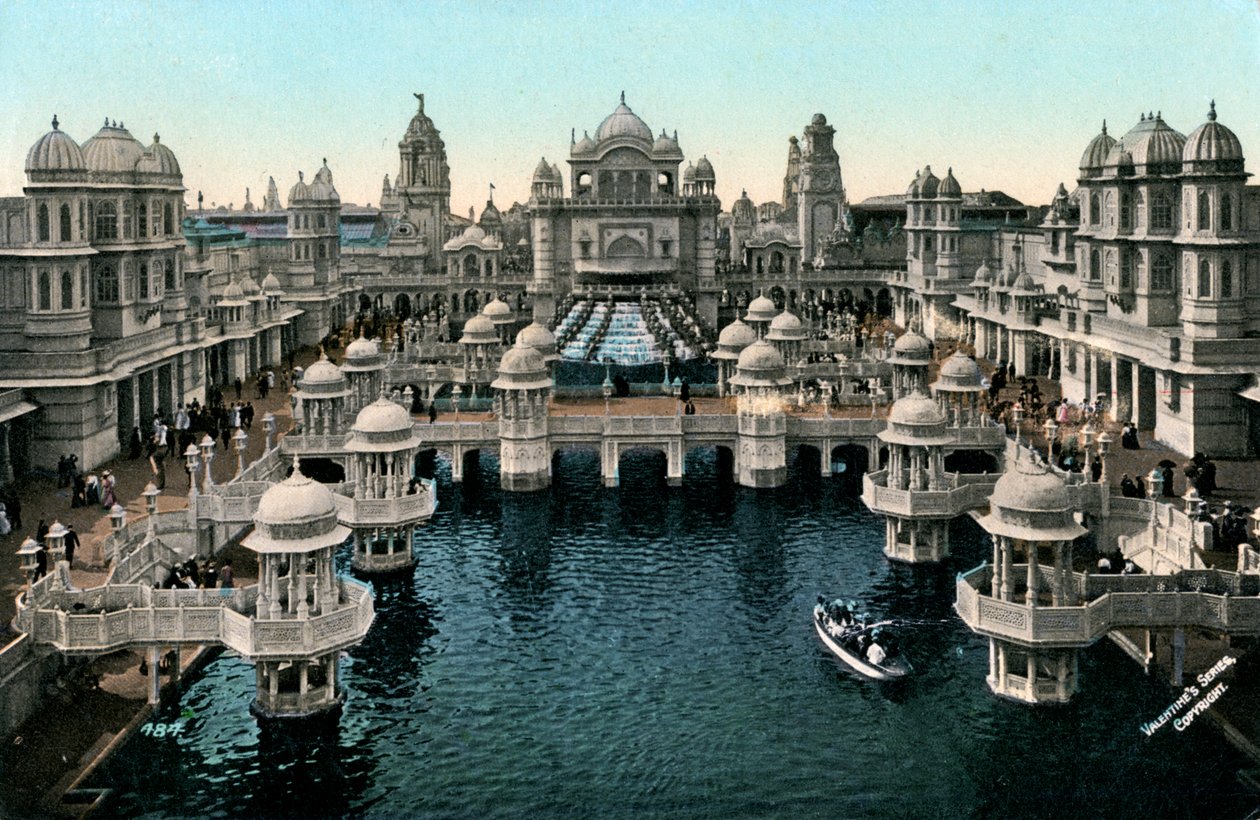 Ehrenhof, Imperial International Exhibition, London, 1909 von Valentine and Sons Ltd