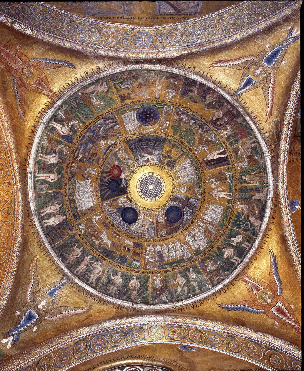 Blick auf die Kuppel mit Mosaiken auf goldenem Hintergrund von Veneto Byzantine School