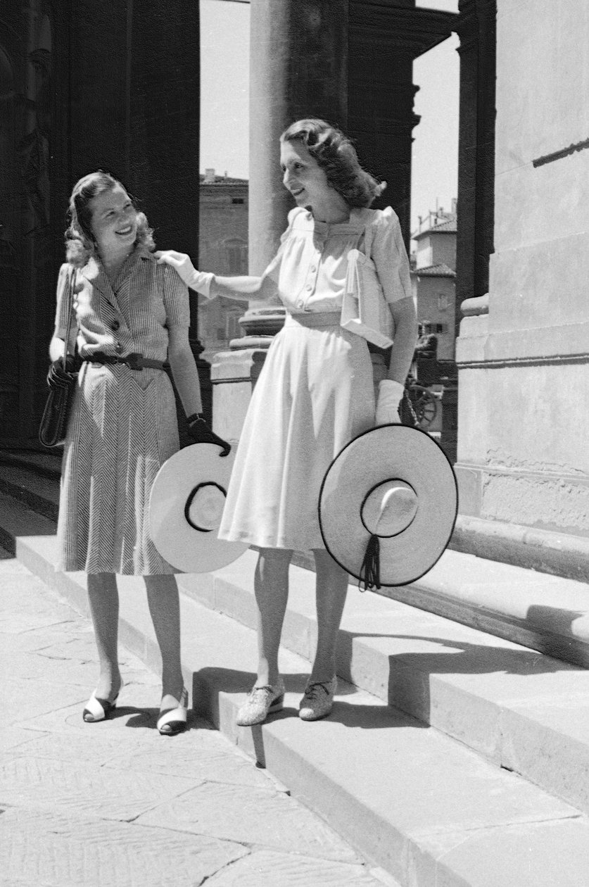 Modelle während eines Fotoshootings in Florenz, 2-3 Juni 1941 von Vincenzo Balocchi