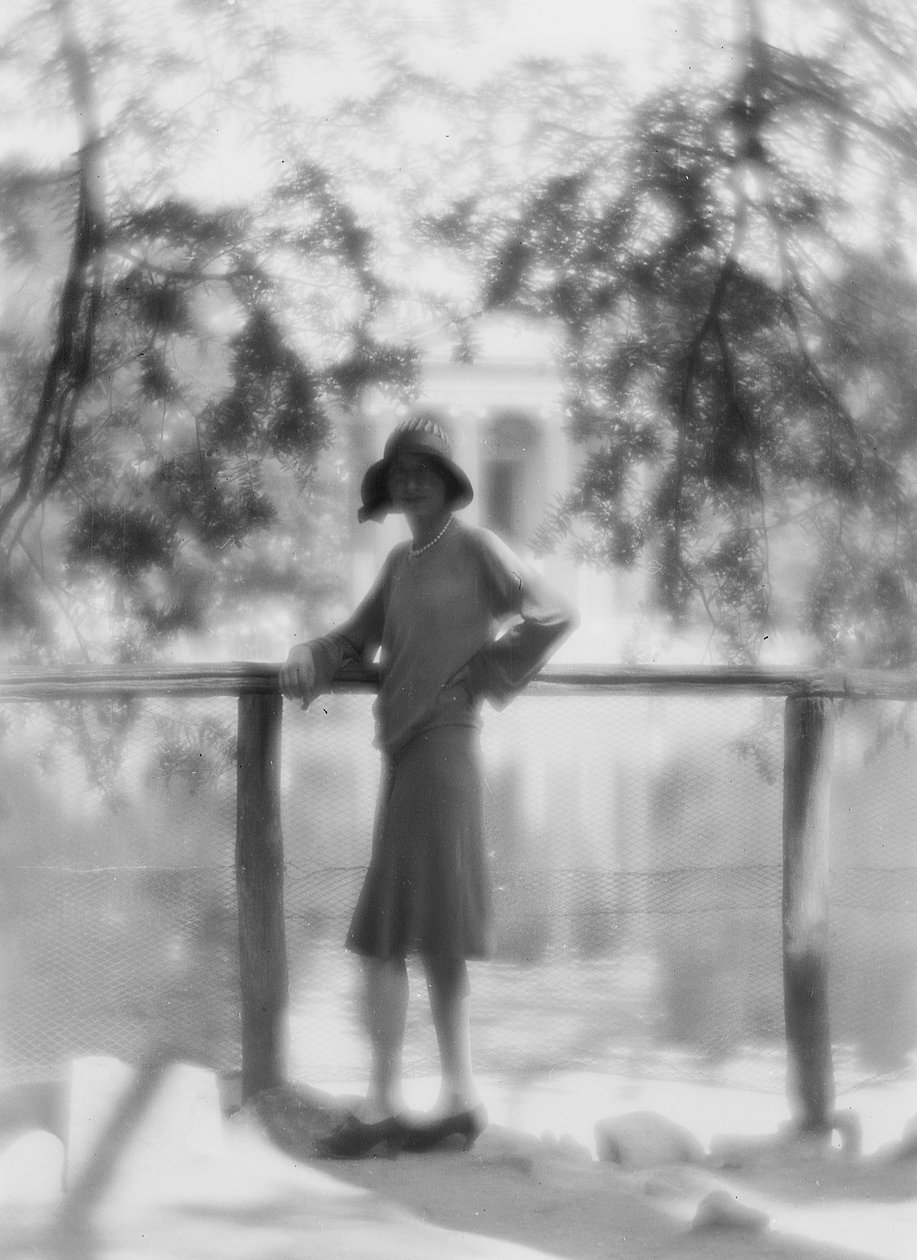 Porträt einer jungen Frau, Rom; Fotostudio von Vincenzo Balocchi