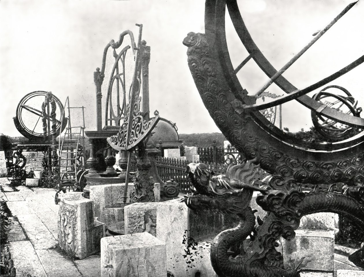 Einige Instrumente auf dem Observatorium, Peking, China, 1895 von W and S Ltd