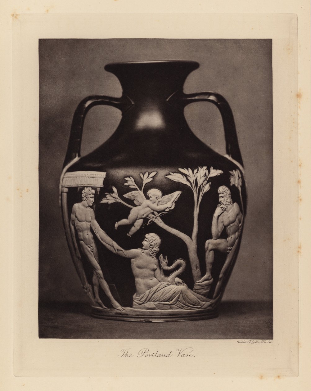 Replik der Portland-Vase von Wedgwood von Walter L. Colls