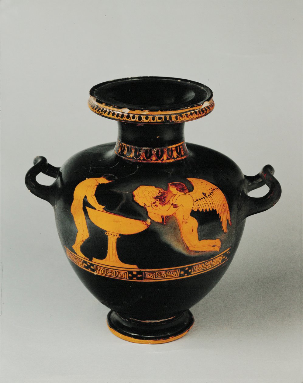Frau vor einer kelchförmigen Vase von Washing Painter (attr. to)