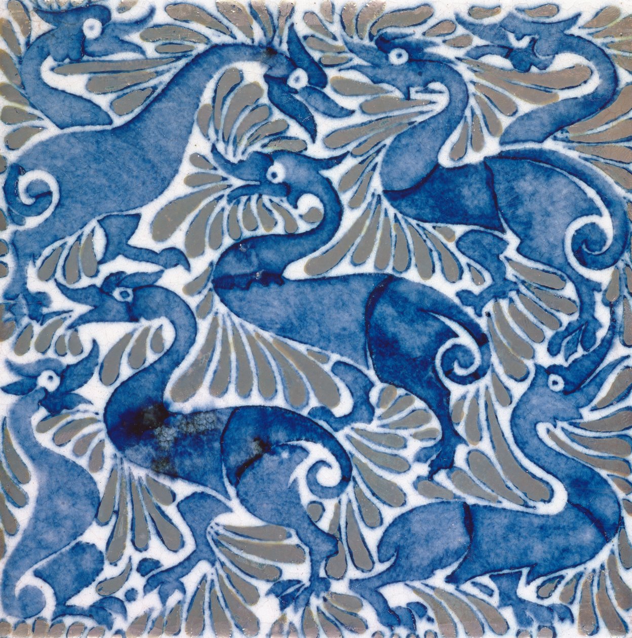 Fliese mit dunkelblauen drachenähnlichen Vögeln unter Laubwerk, 1898 von William de Morgan