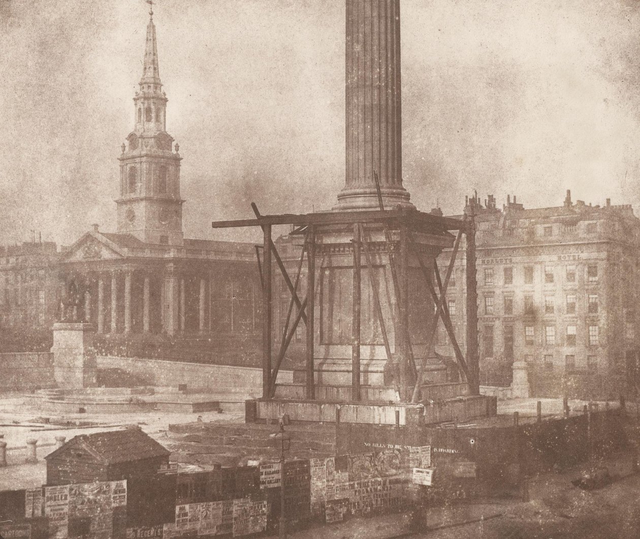 Die Nelson-Säule auf dem Trafalgar Square im Bau von William Henry Fox Talbot