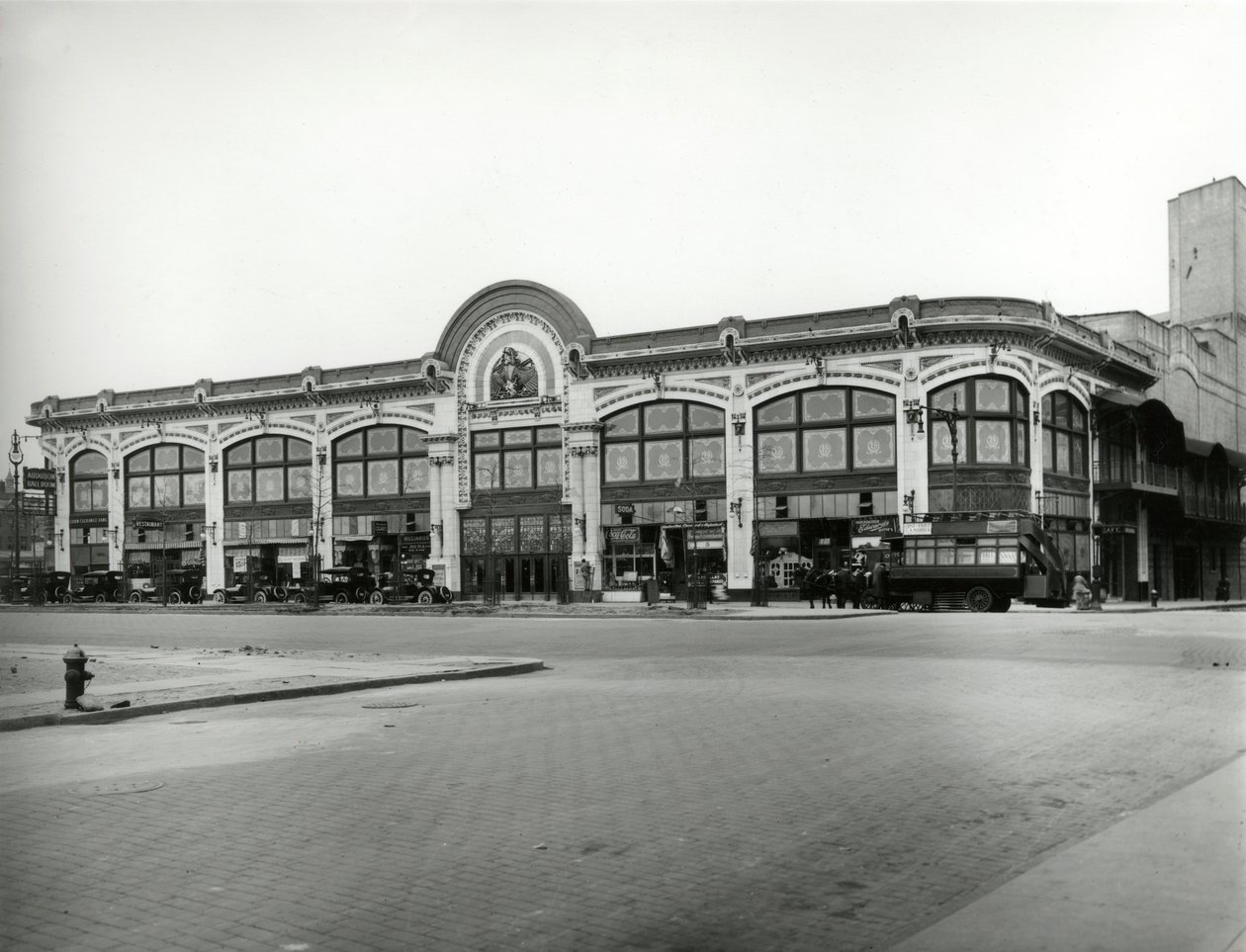 Audubon Ballroom, 165th Street und Broadway, ca. 1910-21 von William Davis Hassler