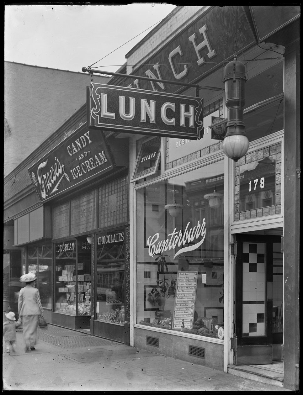 Canterbury Lunch Schild bei 202 (oder 178) E. 125th Street, New York City, 2. Mai 1916 von William Davis Hassler