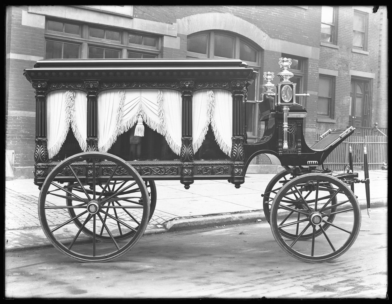Pferdewagen von F.S. York, geparkt in der W. 145th Street (oder E. 145th Street), New York City, 1. Dezember 1914 von William Davis Hassler