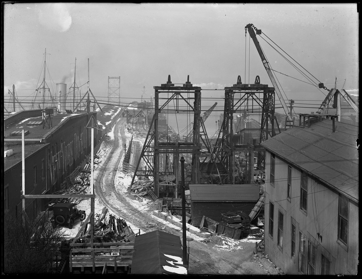 Montague Street Büros der New York Dock Company, aufgenommen von der Straßenbrücke, Brooklyn, 17. Februar 1917 von William Davis Hassler