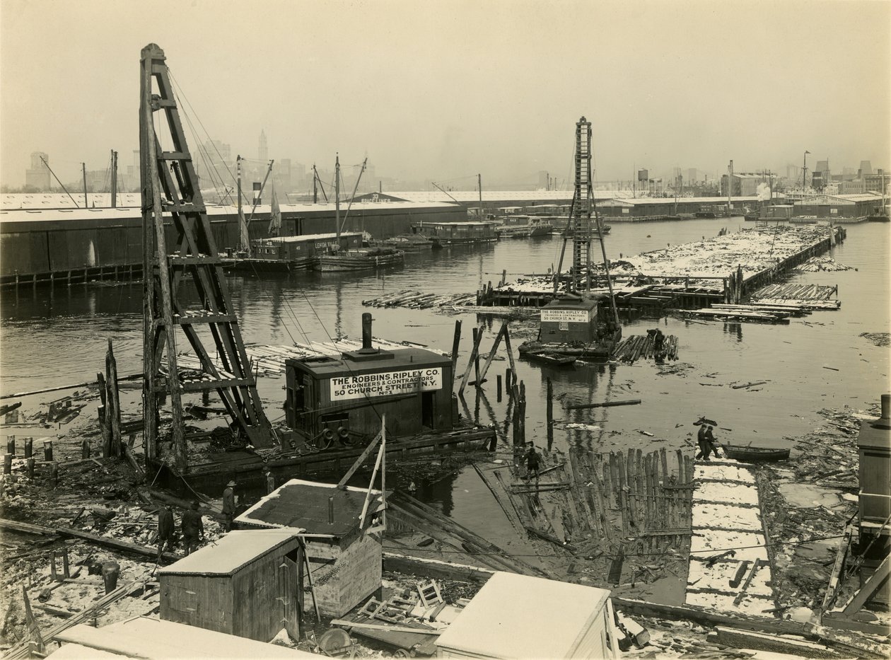 Unidentifizierte industrielle Uferanlage, ca. 1910-21 von William Davis Hassler