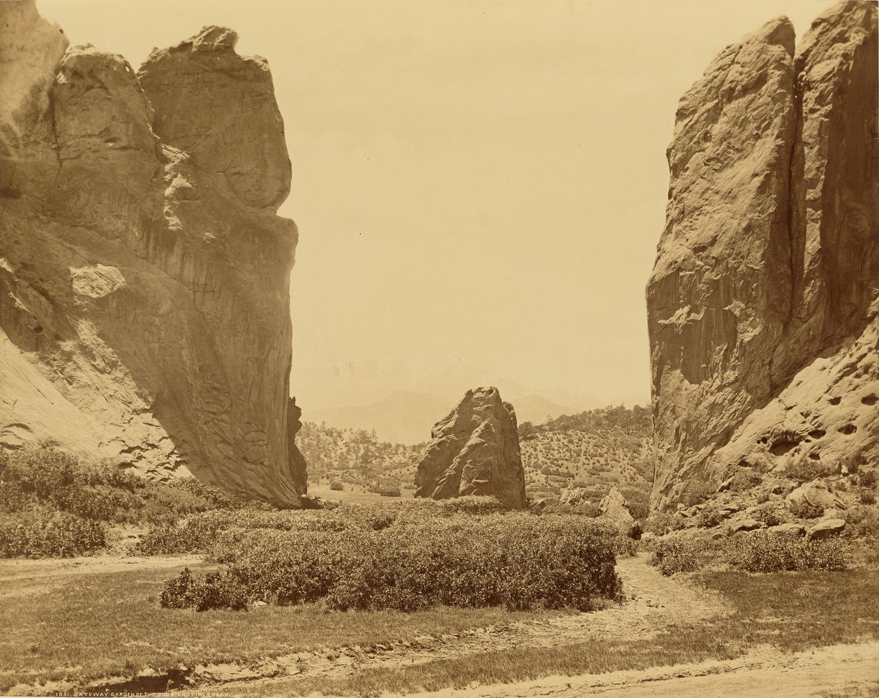 Tor zum Garten der Götter und Pikes Peak von William Henry Jackson