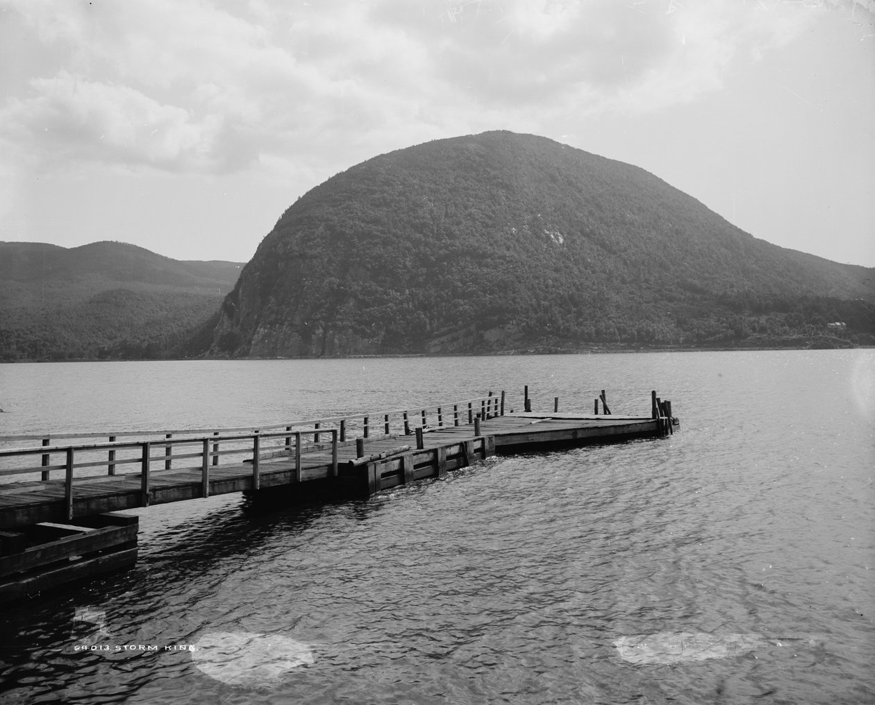 Storm King Mountain, New York, ca. 1880-97 von William Henry Jackson