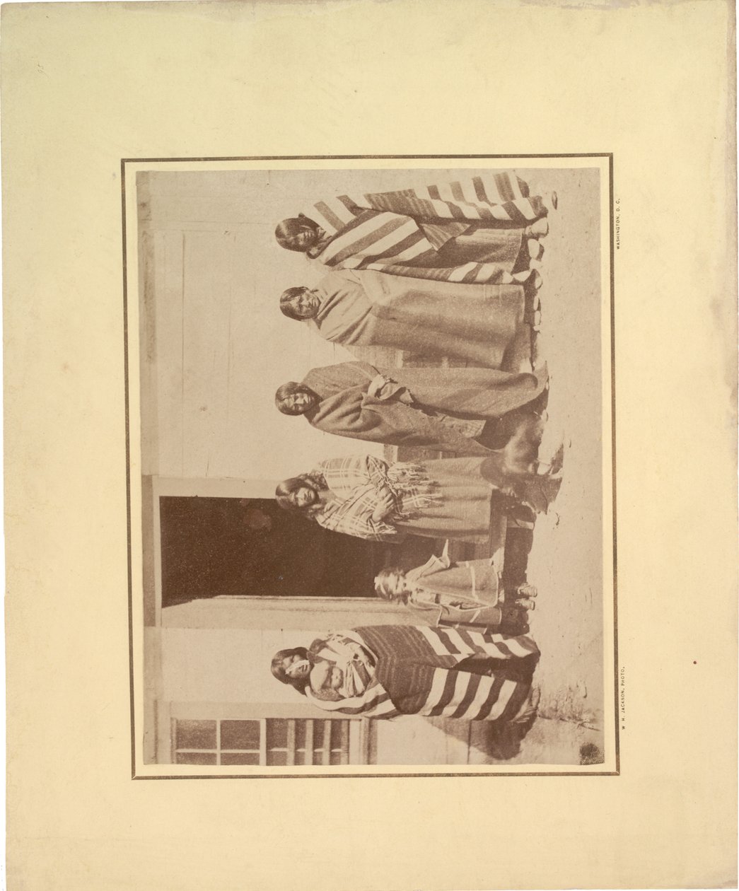 Gruppe von fünf indianischen Frauen mit kleinem Mädchen und Baby, 1871 von William Hicks Jackson