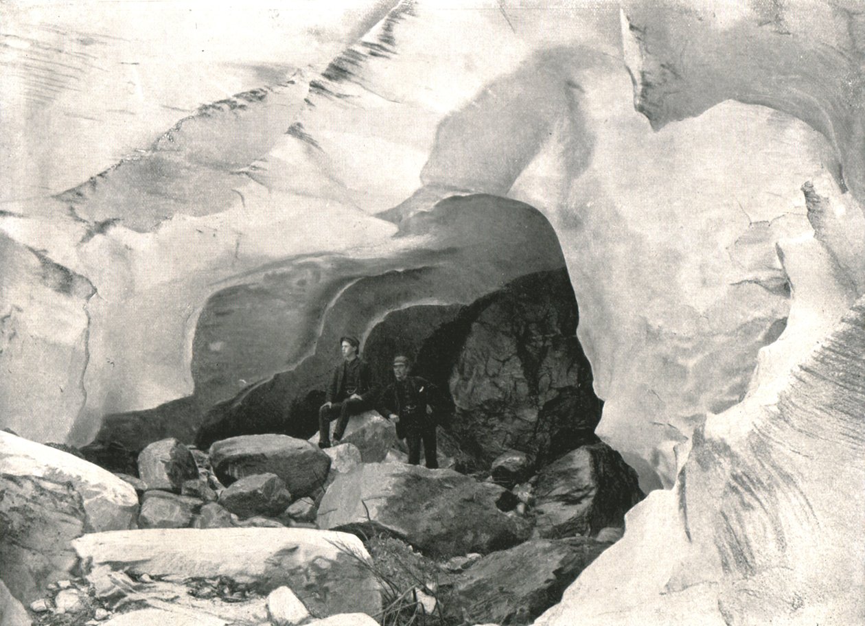 Die Rockies: Eishöhle im Großen Gletscher, Mount Sir Donald, Kanada, 1895 von William Notman and Son