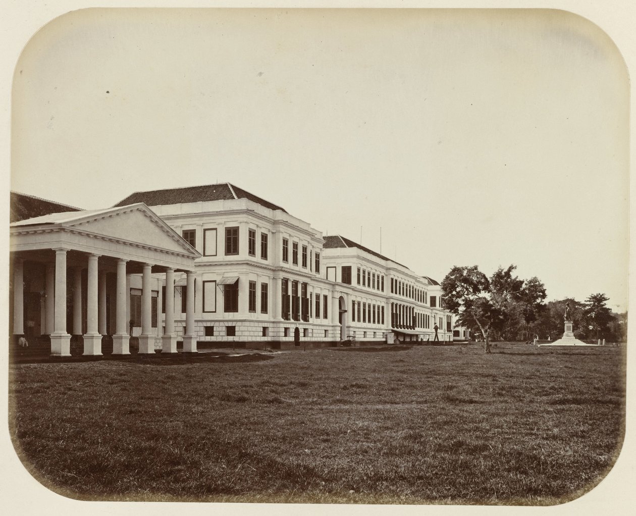 Palast von Daendels am Waterlooplein in Batavia von Woodbury and Page