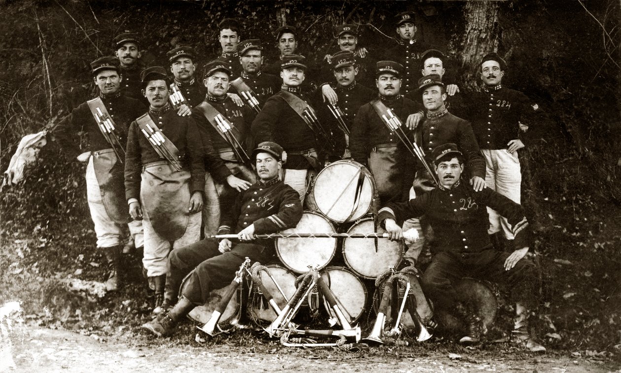 Fanfare des 122. französischen Infanterieregiments während des Ersten Weltkriegs 14-18 (s/w Foto) von . .