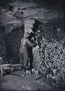 In den Katakomben von Paris von Nadar