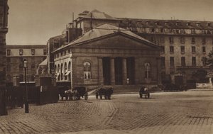 Fassade des Hôtel-Dieu auf dem Parvis Notre-Dame um 1865 von (after) French Photographer