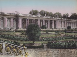 Grand Trianon, Fassade zu den Gärten (farbiges Foto) von (after) French Photographer