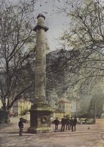 Denkmal von Laure und Petrarca (Farbfoto) von (after) French Photographer
