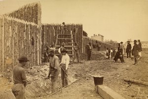 [Palisade gebaut von General Haupt zum Schutz von Regierungseigentum, Orange & Alexandria R.R., Alexandria, Virginia] von A.J. Russell