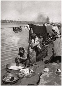 Wäscherinnen am Ufer des Tigris, Bagdad, Irak, 1925