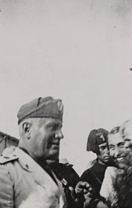 Album "Duce": Benito Mussolini während eines offiziellen Besuchs in Sizilien