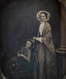 Ohne Titel: Eine Frau mit Haube und Schal, mit ihrem sitzenden Sohn, ca. 1850