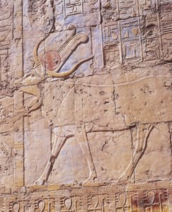 Relief der Göttin Hathor in Form einer Kuh von Nicolas Toussaint Charlet