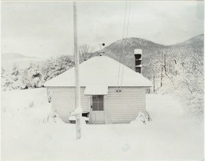 Erster Schnee und das kleine Haus