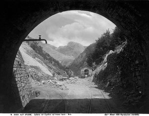 Der Cipollaio-Tunnel auf der Eisenbahnstrecke Arni-Iacco in den Apuanischen Alpen in der Provinz Lucca