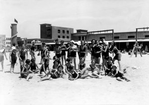 Villa Rosa Maltoni Mussolini: Schülerinnen im Sommerlager am Strand