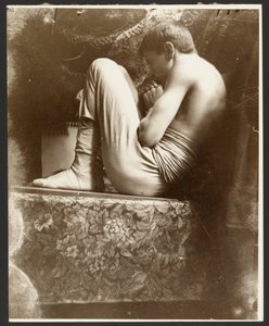 [Männliches Modell in Fötusstellung, Paris] von Alphonse Maria Mucha