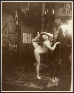 Nacktes weibliches Modell als Ballerina, Paris von Alphonse Maria Mucha