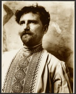 [Selbstporträt im ausgefallenen Hemd] von Alphonse Maria Mucha